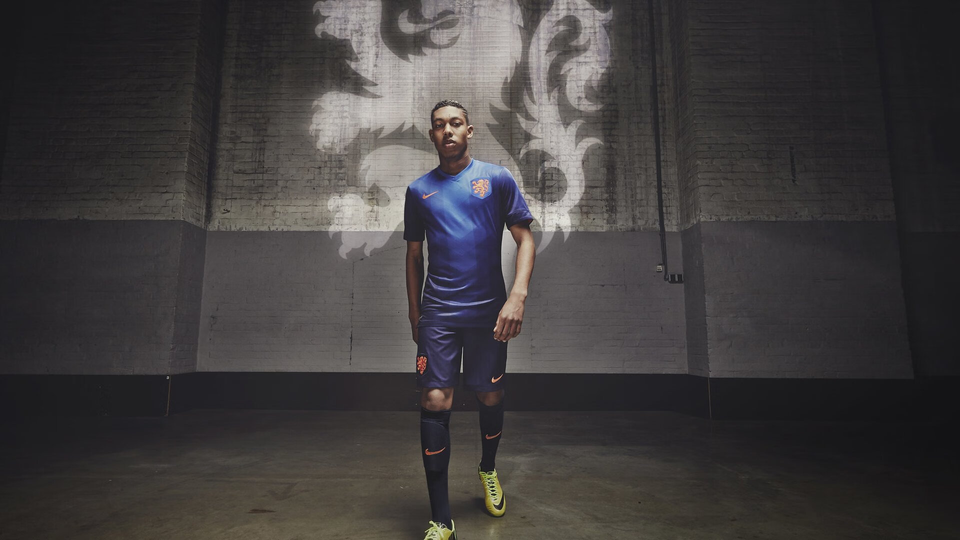 开云 官网 入口-英超冠军悬念：每波攻势都扣人心弦！，英超冠军排名榜